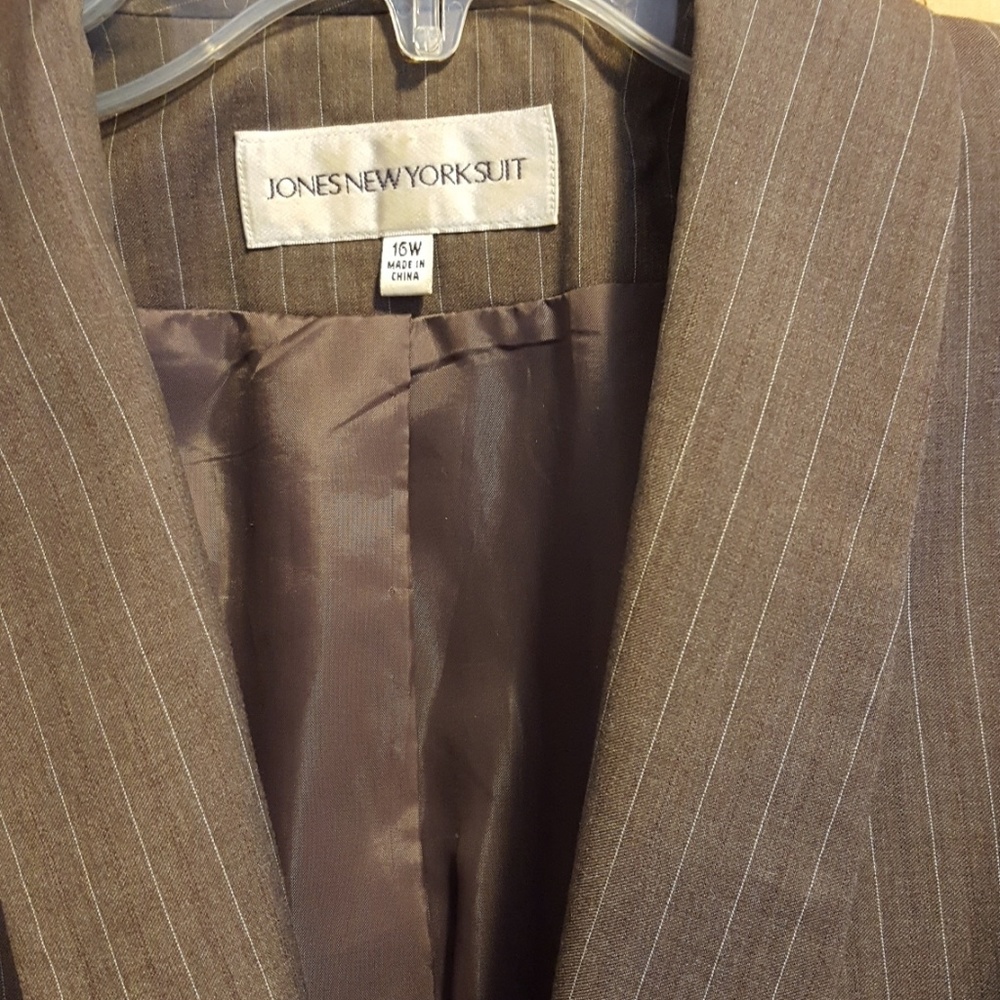 Blazer - Picture 2 of 2